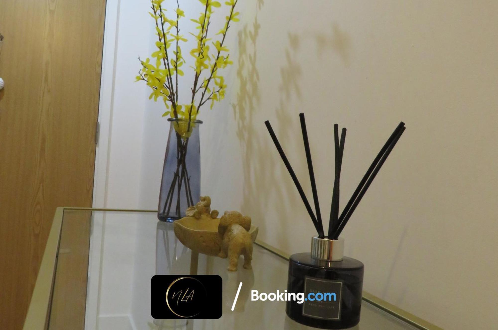 City Centre Apartment With Free Parking, 2 Bathrooms, Netflix And Wifi - Suitable For Contractors And Families - By Noor Luxury Accommodations 버밍엄 외부 사진