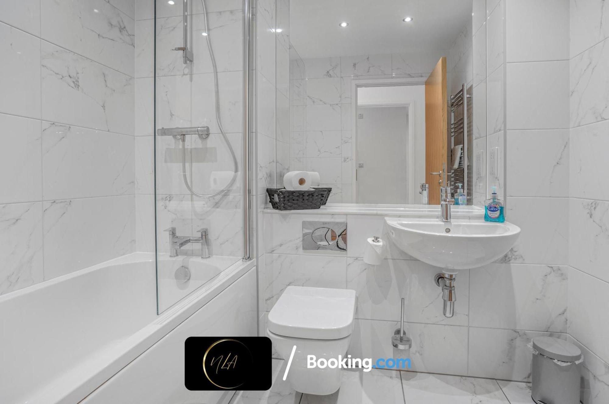 City Centre Apartment With Free Parking, 2 Bathrooms, Netflix And Wifi - Suitable For Contractors And Families - By Noor Luxury Accommodations 버밍엄 외부 사진