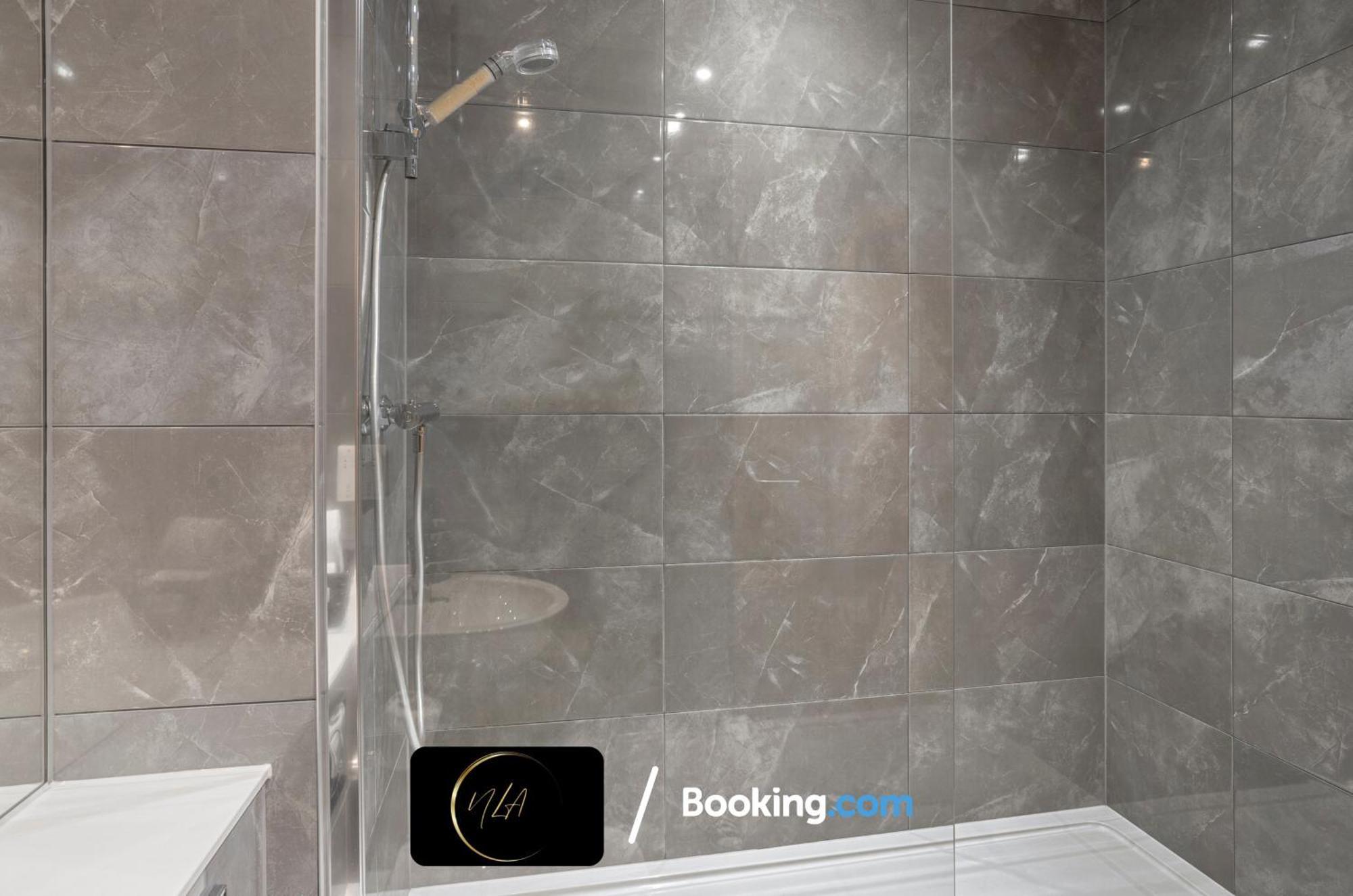 City Centre Apartment With Free Parking, 2 Bathrooms, Netflix And Wifi - Suitable For Contractors And Families - By Noor Luxury Accommodations 버밍엄 외부 사진