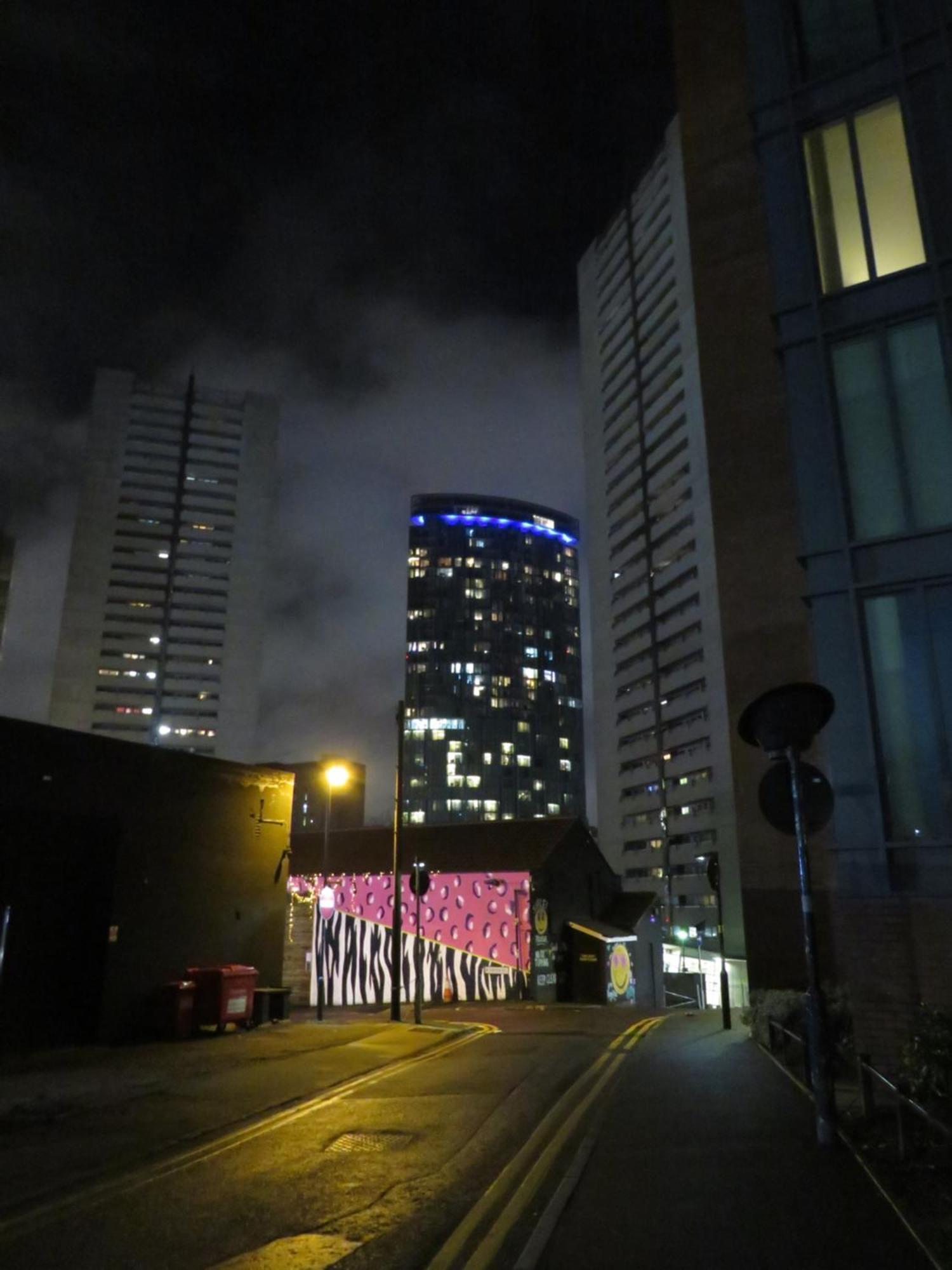 City Centre Apartment With Free Parking, 2 Bathrooms, Netflix And Wifi - Suitable For Contractors And Families - By Noor Luxury Accommodations 버밍엄 외부 사진